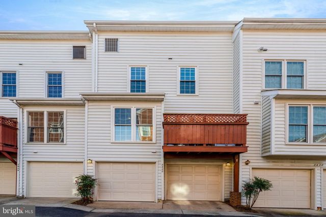 2422 N HAMPTON DR, Alexandria, VA 22311