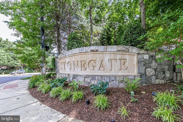 2422 N HAMPTON DR, Alexandria, VA 22311