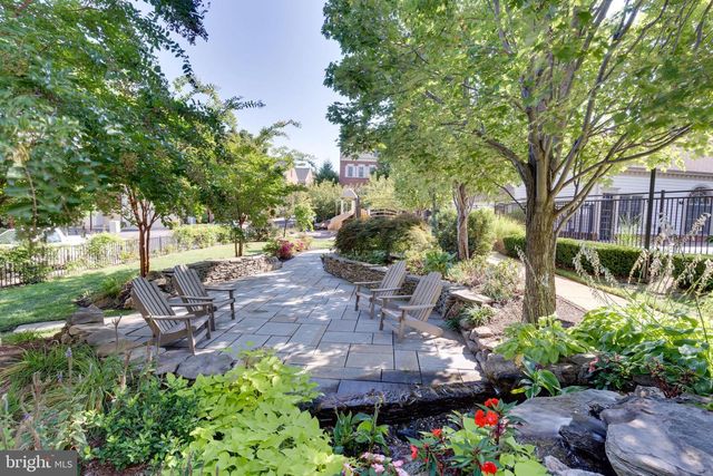 2422 N HAMPTON DR, Alexandria, VA 22311