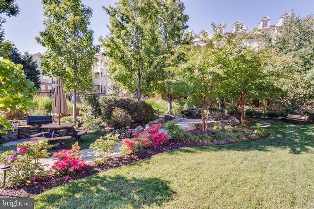 2422 N HAMPTON DR, Alexandria, VA 22311