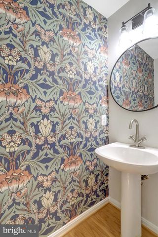 2422 N HAMPTON DR, Alexandria, VA 22311