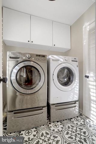 2422 N HAMPTON DR, Alexandria, VA 22311