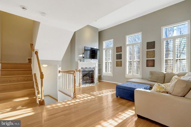 2422 N HAMPTON DR, Alexandria, VA 22311