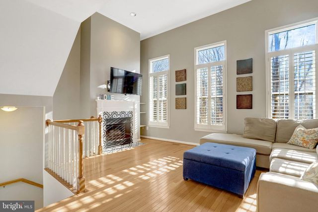 2422 N HAMPTON DR, Alexandria, VA 22311