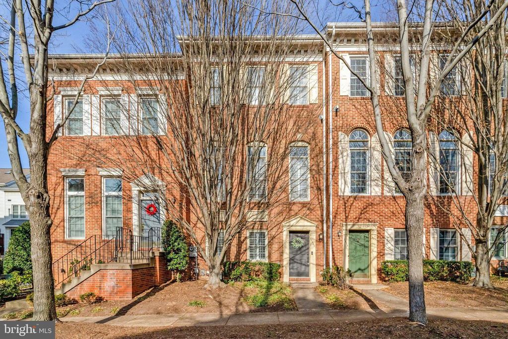 2422 N HAMPTON DR, Alexandria, VA 22311