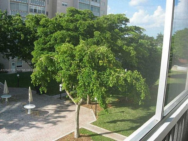 320 NE 12th Avenue 303, Hallandale Beach, FL 33009