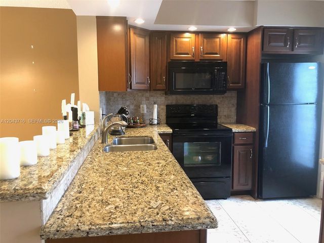 320 NE 12th Avenue 303, Hallandale Beach, FL 33009