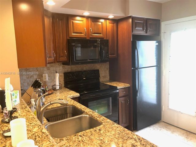 320 NE 12th Avenue 303, Hallandale Beach, FL 33009