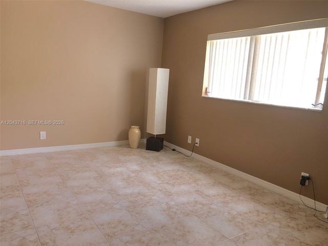 320 NE 12th Avenue 303, Hallandale Beach, FL 33009