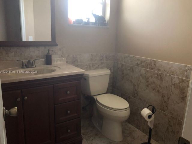 320 NE 12th Avenue 303, Hallandale Beach, FL 33009