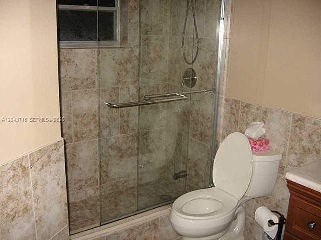 320 NE 12th Avenue 303, Hallandale Beach, FL 33009