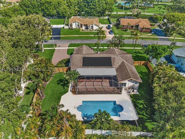 18232 S 104th Ter S, Boca Raton, FL 33498