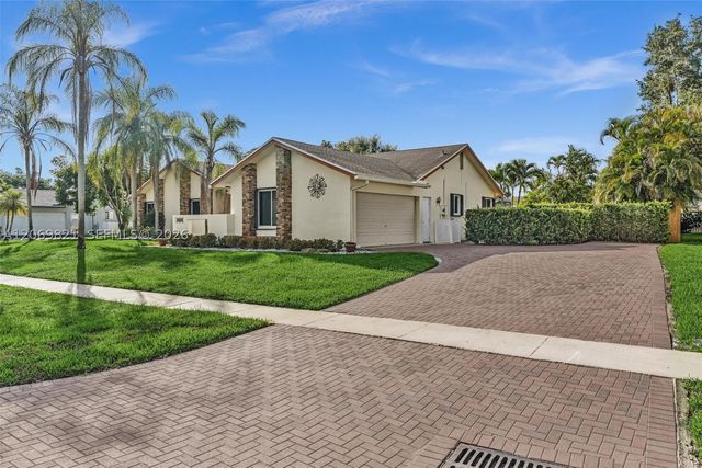 18232 S 104th Ter S, Boca Raton, FL 33498