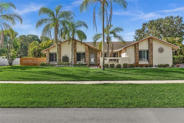 18232 S 104th Ter S, Boca Raton, FL 33498
