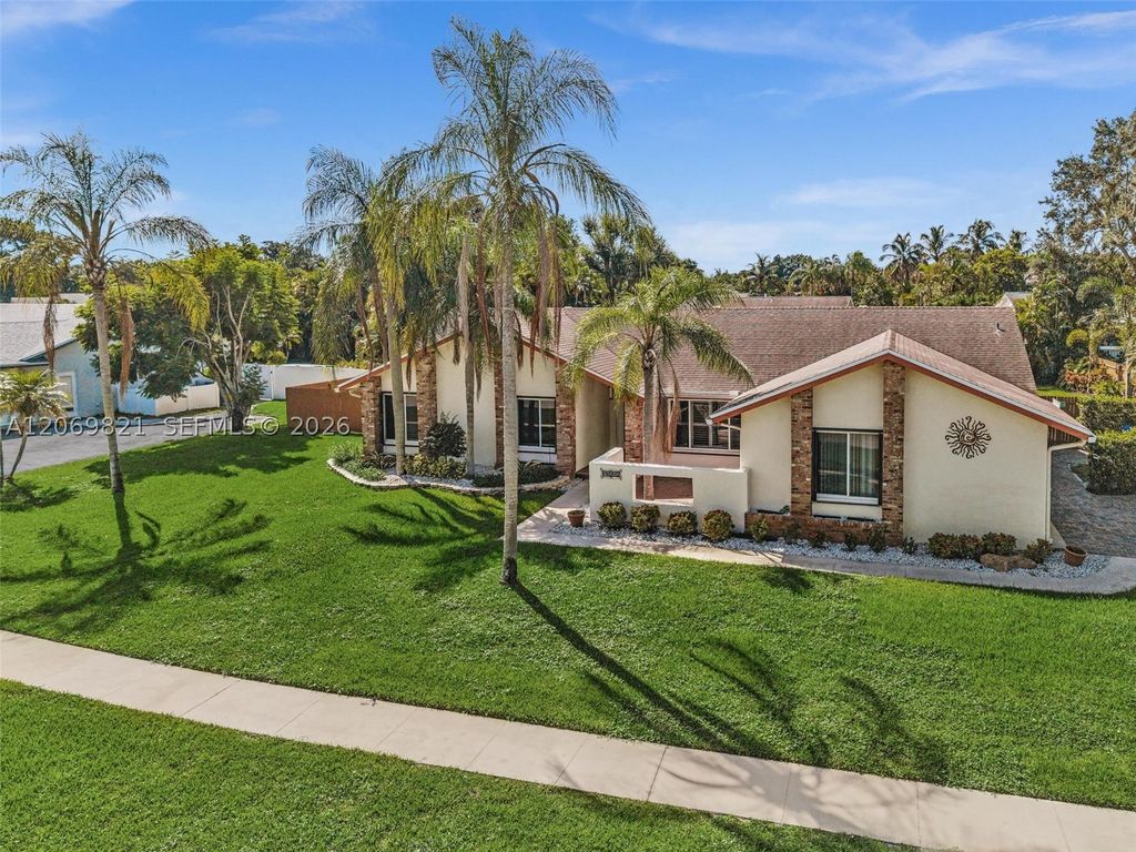 18232 S 104th Ter S, Boca Raton, FL 33498