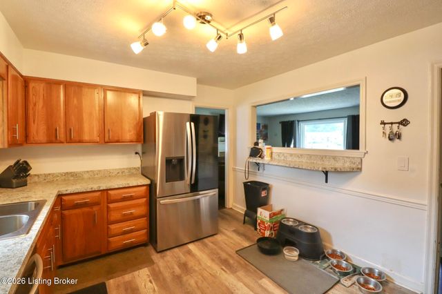 10026 Prairie Dr, Louisville, KY 40272