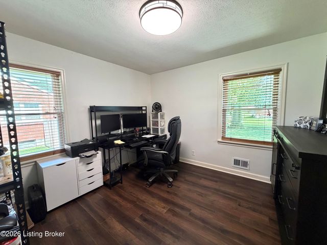 10026 Prairie Dr, Louisville, KY 40272