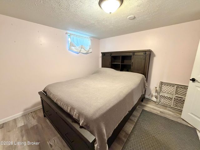 10026 Prairie Dr, Louisville, KY 40272
