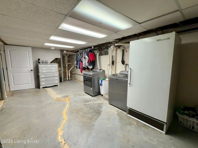 10026 Prairie Dr, Louisville, KY 40272