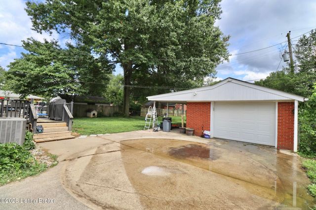 10026 Prairie Dr, Louisville, KY 40272