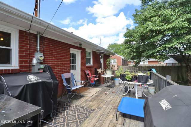 10026 Prairie Dr, Louisville, KY 40272