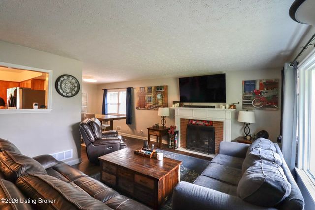 10026 Prairie Dr, Louisville, KY 40272
