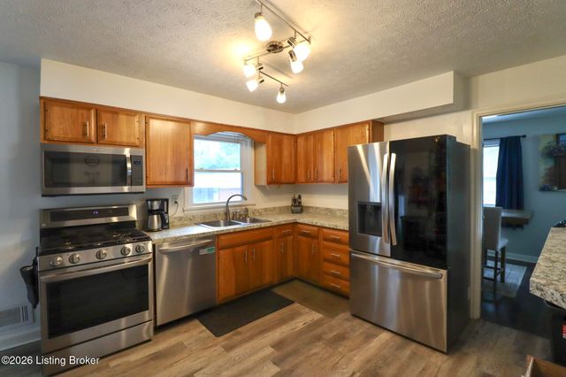 10026 Prairie Dr, Louisville, KY 40272