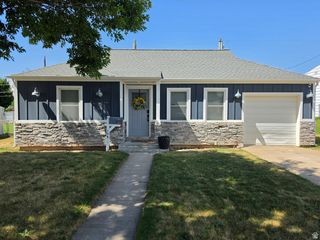 194 W 1900 N, Sunset, UT 84015