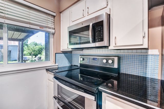832 Cherry Street, Wolfe City, TX 75496