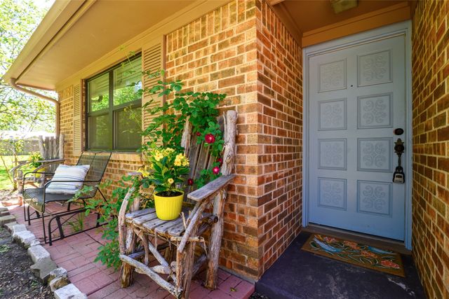 832 Cherry Street, Wolfe City, TX 75496
