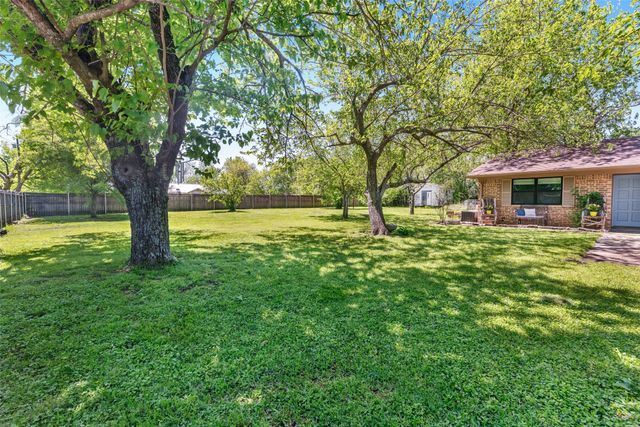 832 Cherry Street, Wolfe City, TX 75496