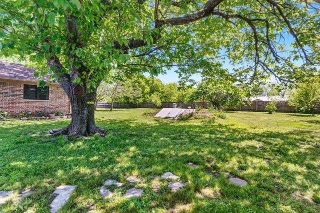 832 Cherry Street, Wolfe City, TX 75496