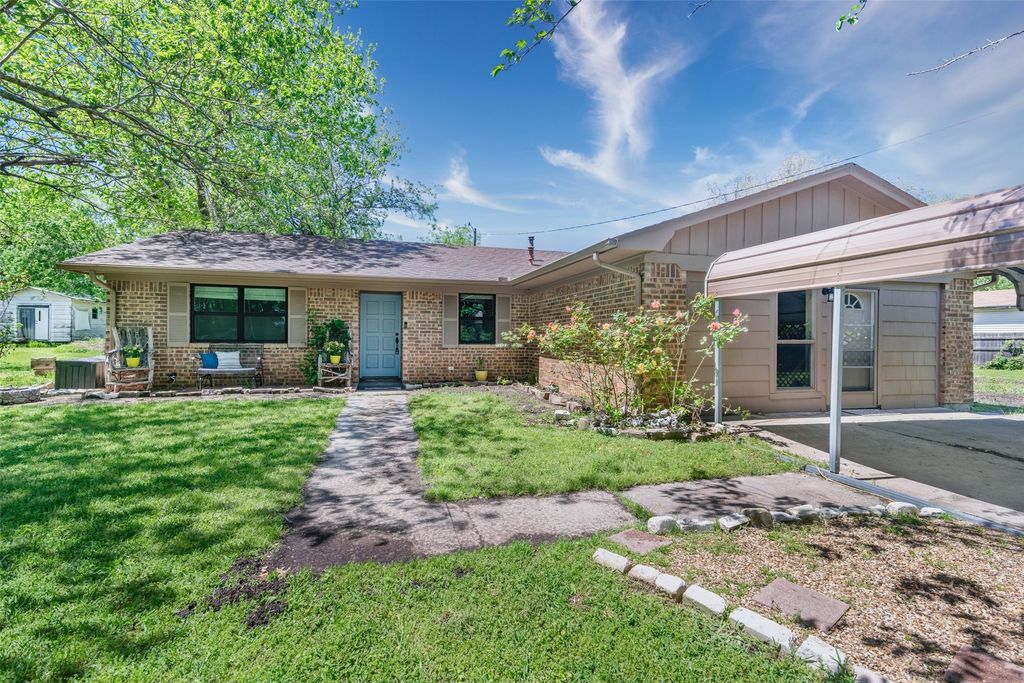 832 Cherry Street, Wolfe City, TX 75496