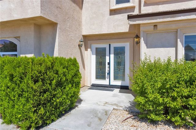 16245 Ridge View Drive, Apple Valley, CA 92307