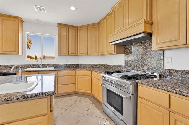 16245 Ridge View Drive, Apple Valley, CA 92307