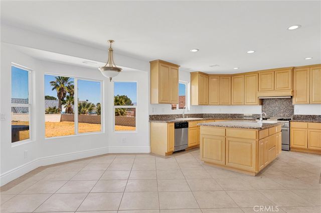 16245 Ridge View Drive, Apple Valley, CA 92307