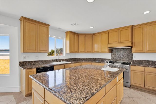 16245 Ridge View Drive, Apple Valley, CA 92307