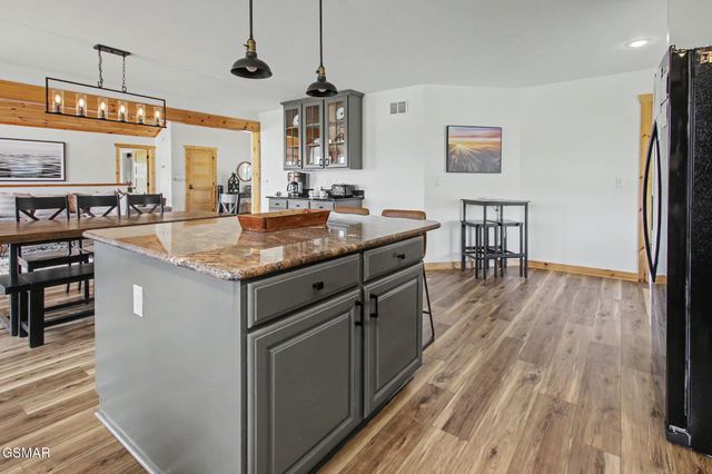 1820 Harbor Hills Lane, Dandridge, TN 37725