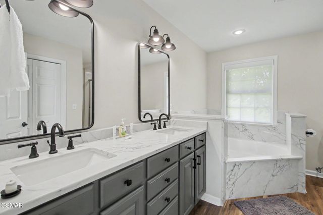 1820 Harbor Hills Lane, Dandridge, TN 37725