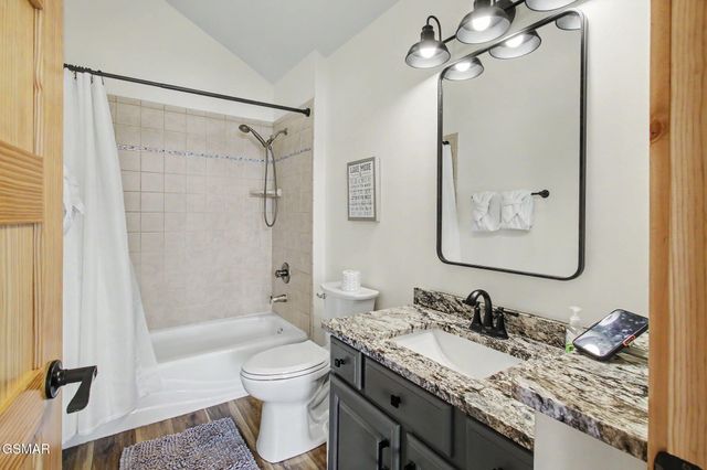 1820 Harbor Hills Lane, Dandridge, TN 37725