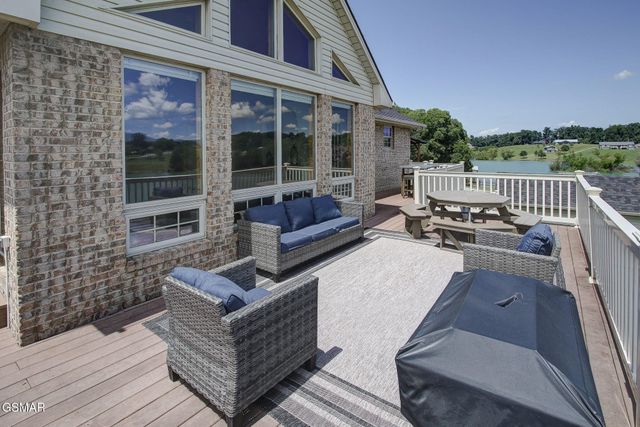 1820 Harbor Hills Lane, Dandridge, TN 37725