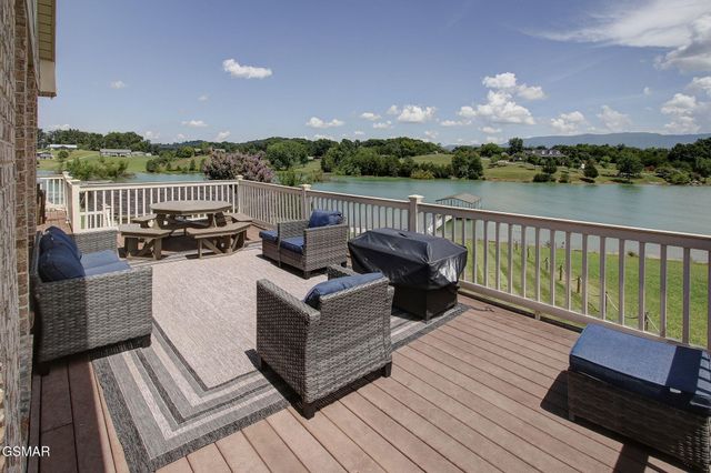 1820 Harbor Hills Lane, Dandridge, TN 37725