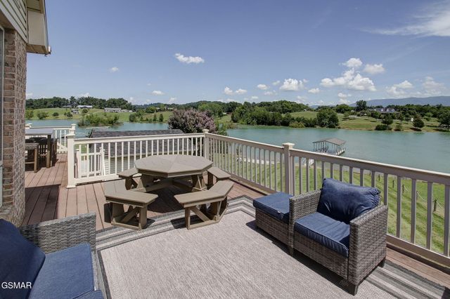 1820 Harbor Hills Lane, Dandridge, TN 37725