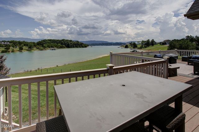 1820 Harbor Hills Lane, Dandridge, TN 37725