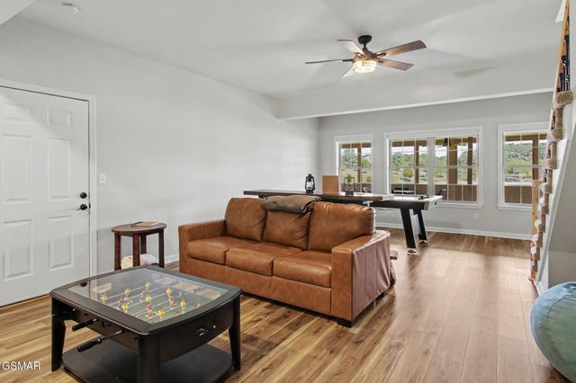 1820 Harbor Hills Lane, Dandridge, TN 37725