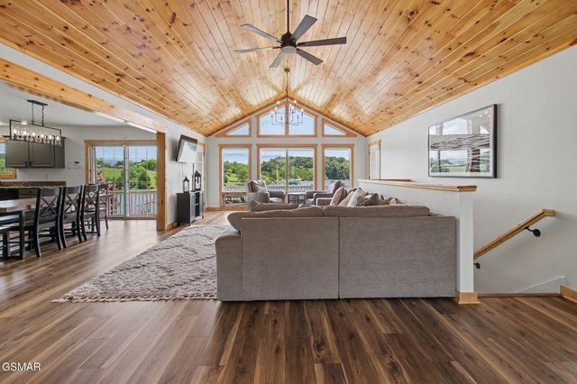 1820 Harbor Hills Lane, Dandridge, TN 37725