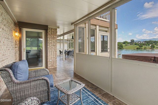 1820 Harbor Hills Lane, Dandridge, TN 37725