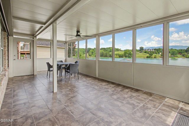 1820 Harbor Hills Lane, Dandridge, TN 37725