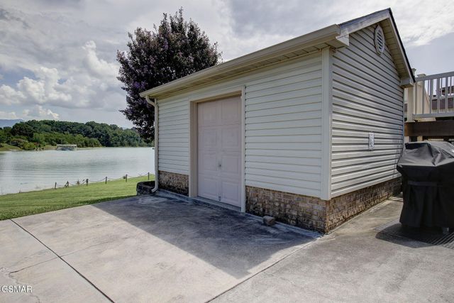 1820 Harbor Hills Lane, Dandridge, TN 37725