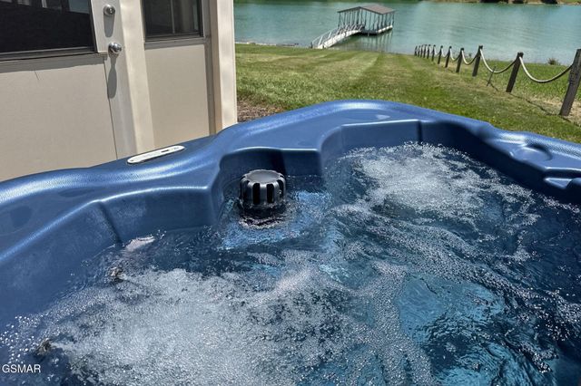 1820 Harbor Hills Lane, Dandridge, TN 37725